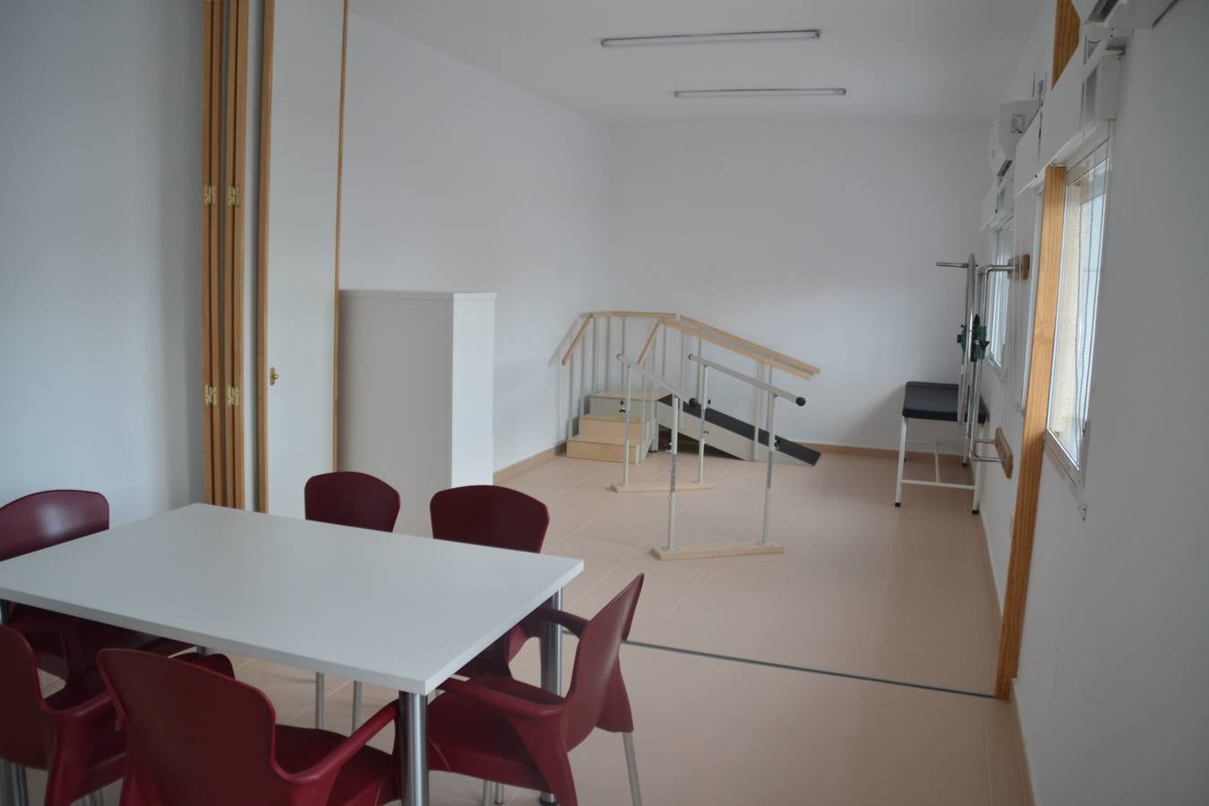 El Centro Terapéutico 'Adolfo Suárez' comienza a funcionar con 6 usuarios con demencia de La Serena