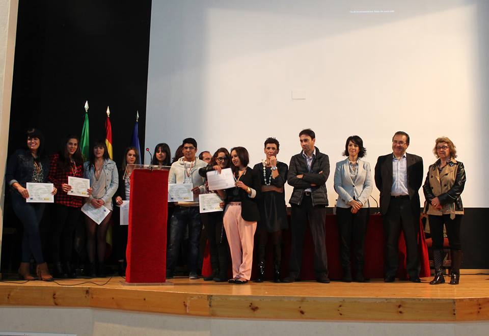 32 alumnos de @prendizext recibieron el martes sus diplomas