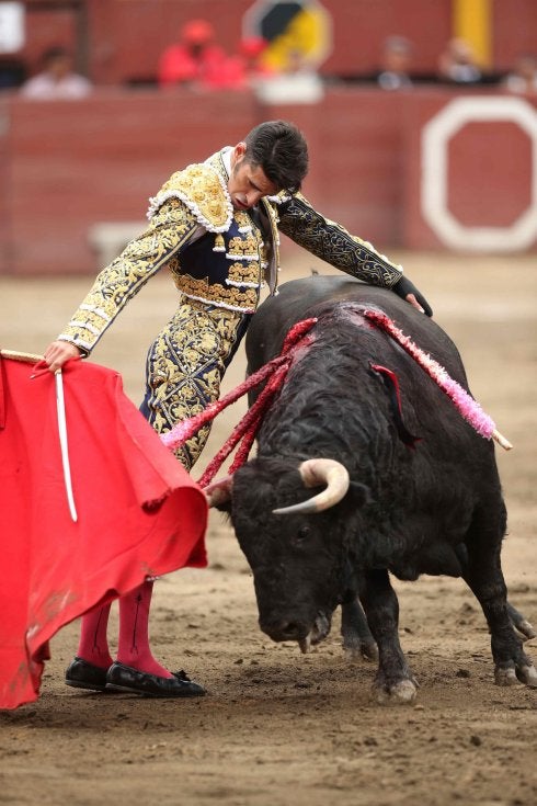 Talavante y Adame triunfan con toros de Zalduendo en la feria de Lima