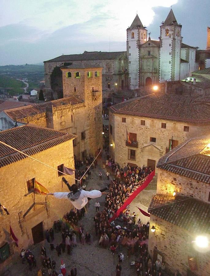 El Mercado Medieval sube Cáceres al cielo