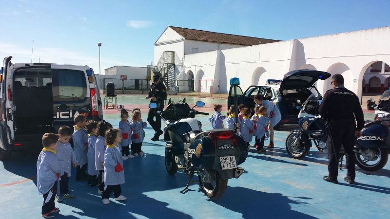 Celebración pedagógica sobre protección civil en el Colegio Salesiano