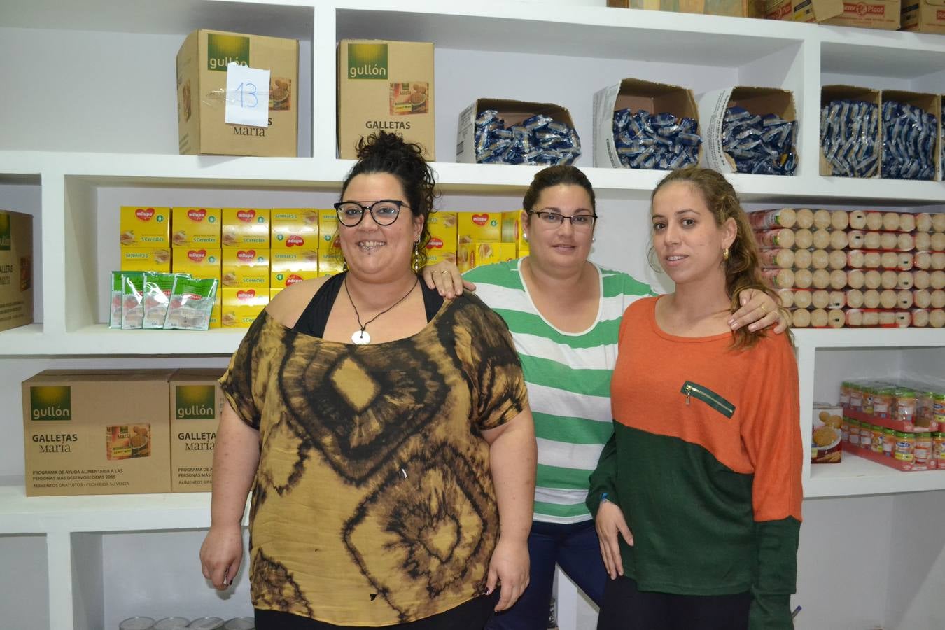 Cerca de 300 personas reciben 5.353 kilos de alimentos del Fondo Europeo