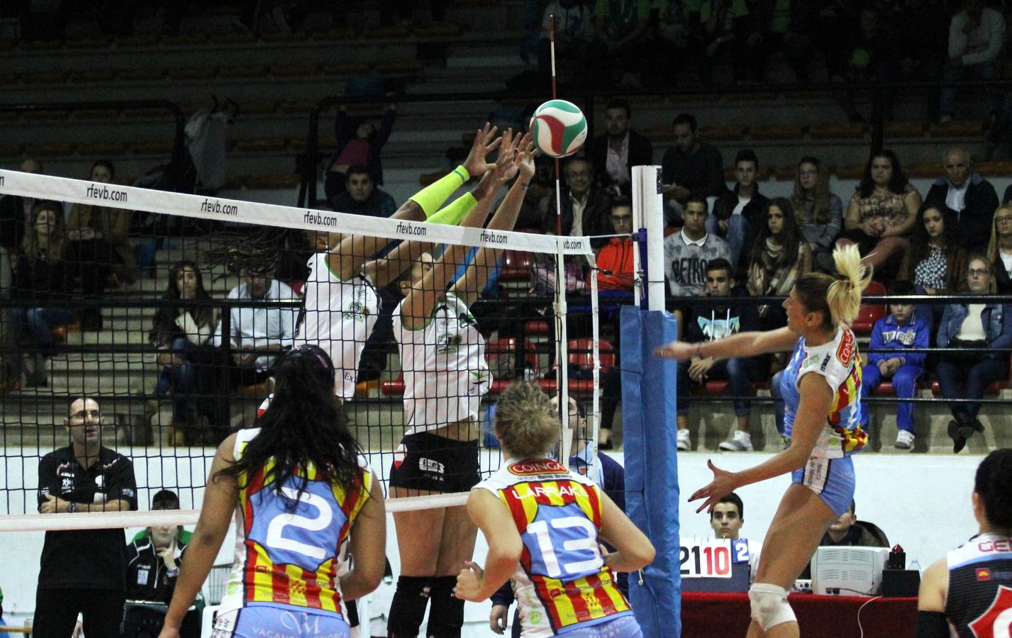 El Extremadura Arroyo cede su quinta derrota ante Menorca