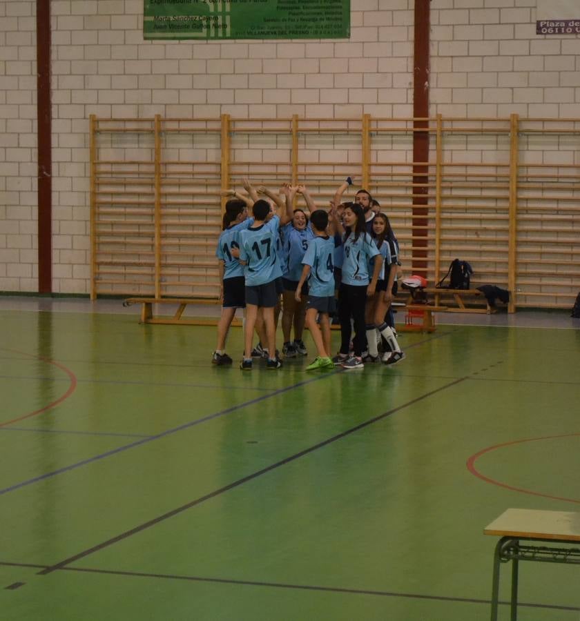 Los equipos infantil y cadete de voleibol Villanueva-Alconchel líderes con nueve y seis puntos respectivamente