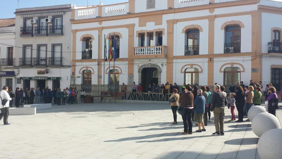 Minuto de silencio en Quintana en memoria de las víctimas de los atentados de París
