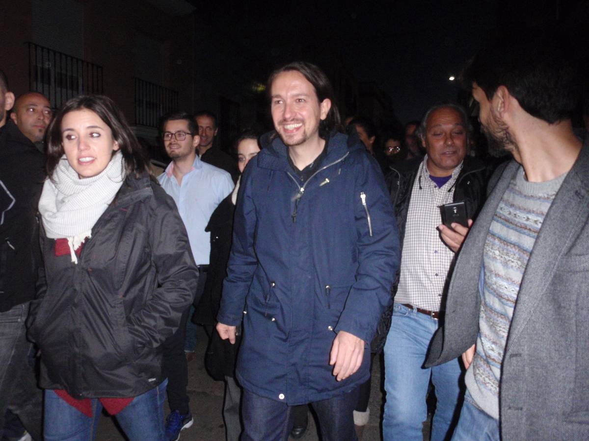 Pablo Iglesias afirma en su visita a Villafranca que "quienes combatieron al fascismo son héroes del pueblo y de España"