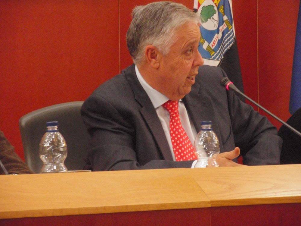 El pleno debate un total de cinco mociones