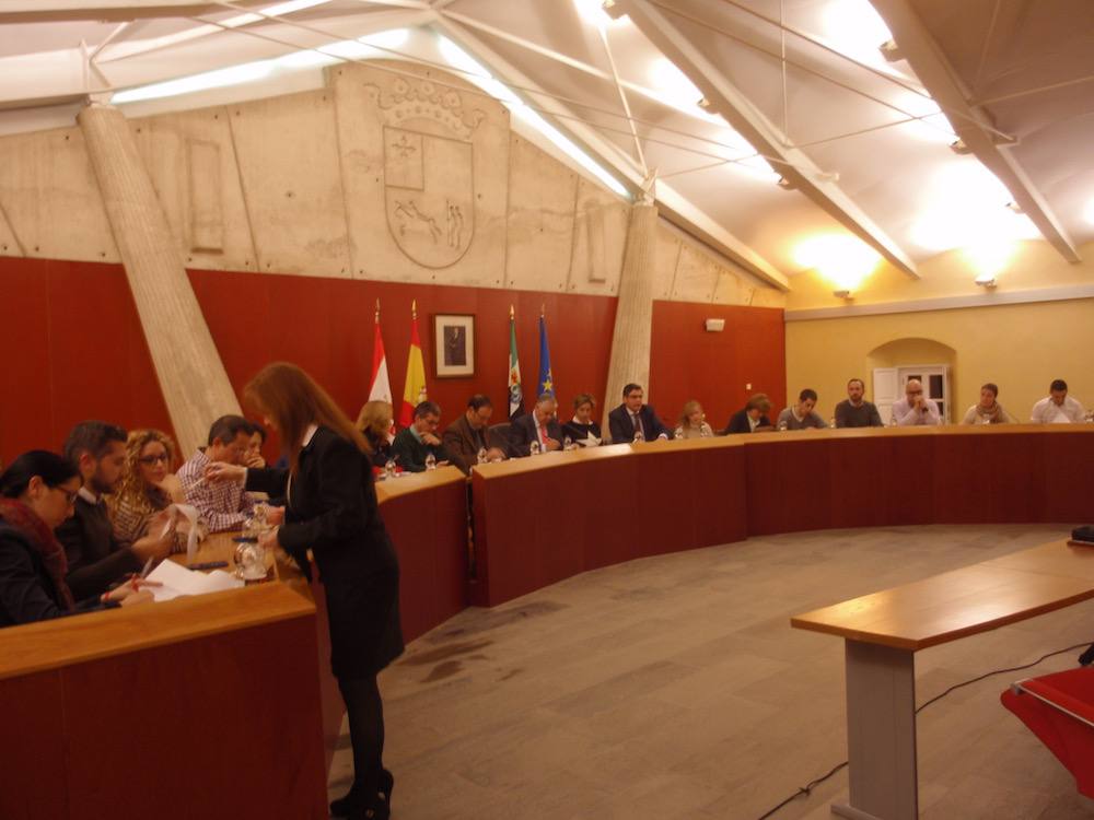 La oposición en pleno rechaza los presupuestos municipales para 2016