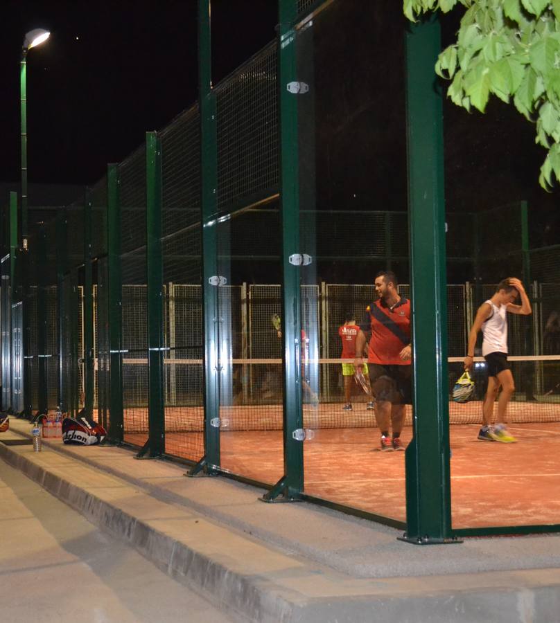 12 parejas disputan el segundo torneo de pádel municipal