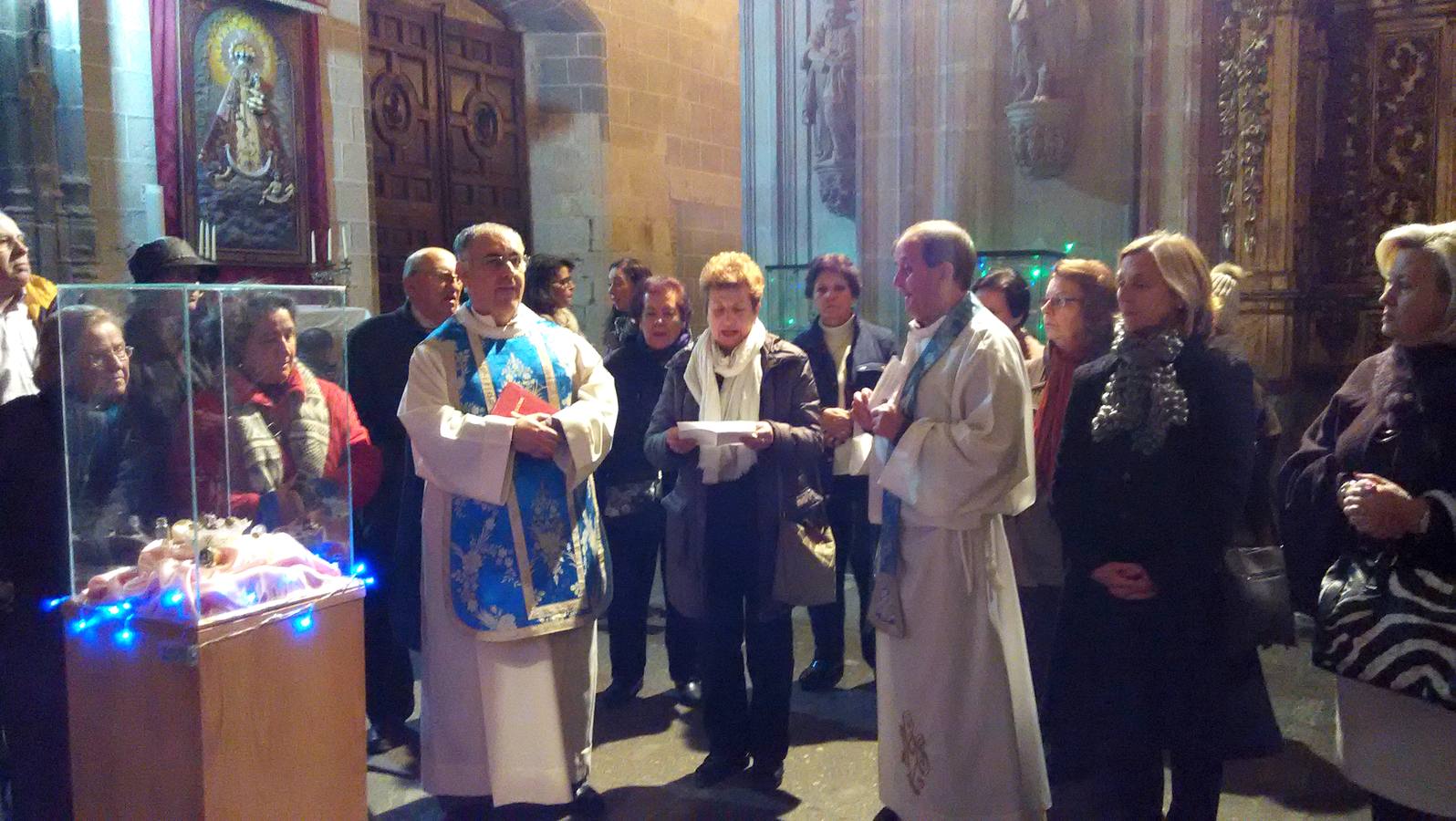 María de Valdefuentes expone en la Catedral 160 belenes en miniatura