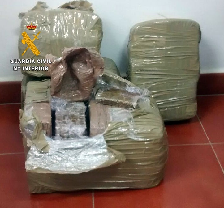 Intervenidos más de 30 kilos de hachís ocultos en el maletero de un vehículo en Villafranca