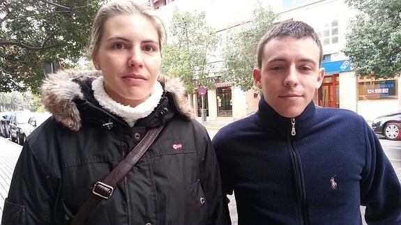 Una policía y un soldado salvan a una mujer que sufrió un paro cardiaco en la calle