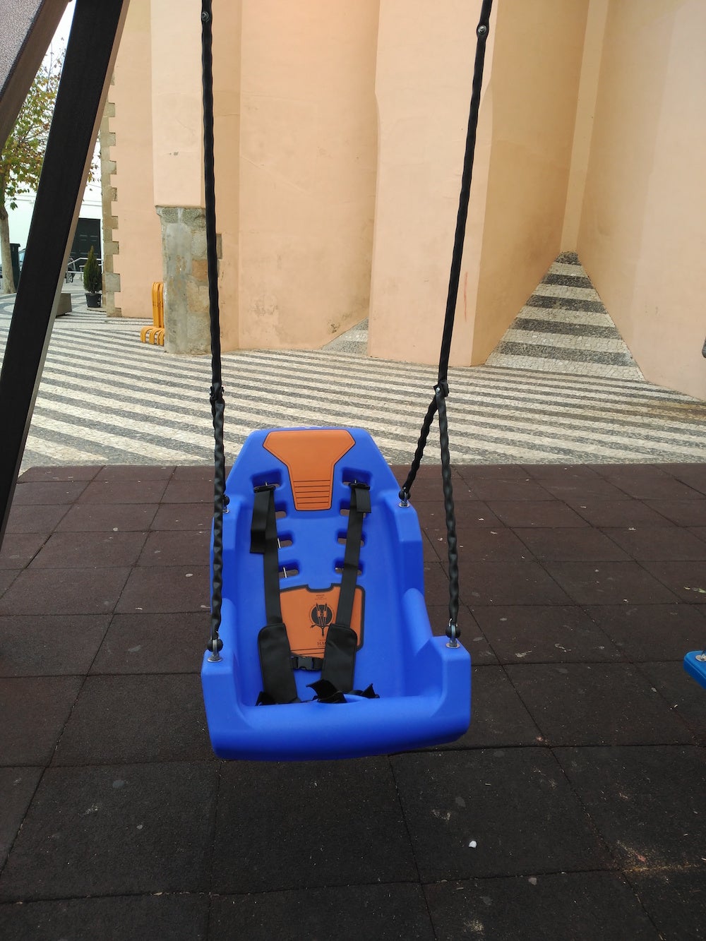 El Ayuntamiento instala Juegos Infantiles Adaptados para personas con discapacidad en cuatro plazas de Villafranca