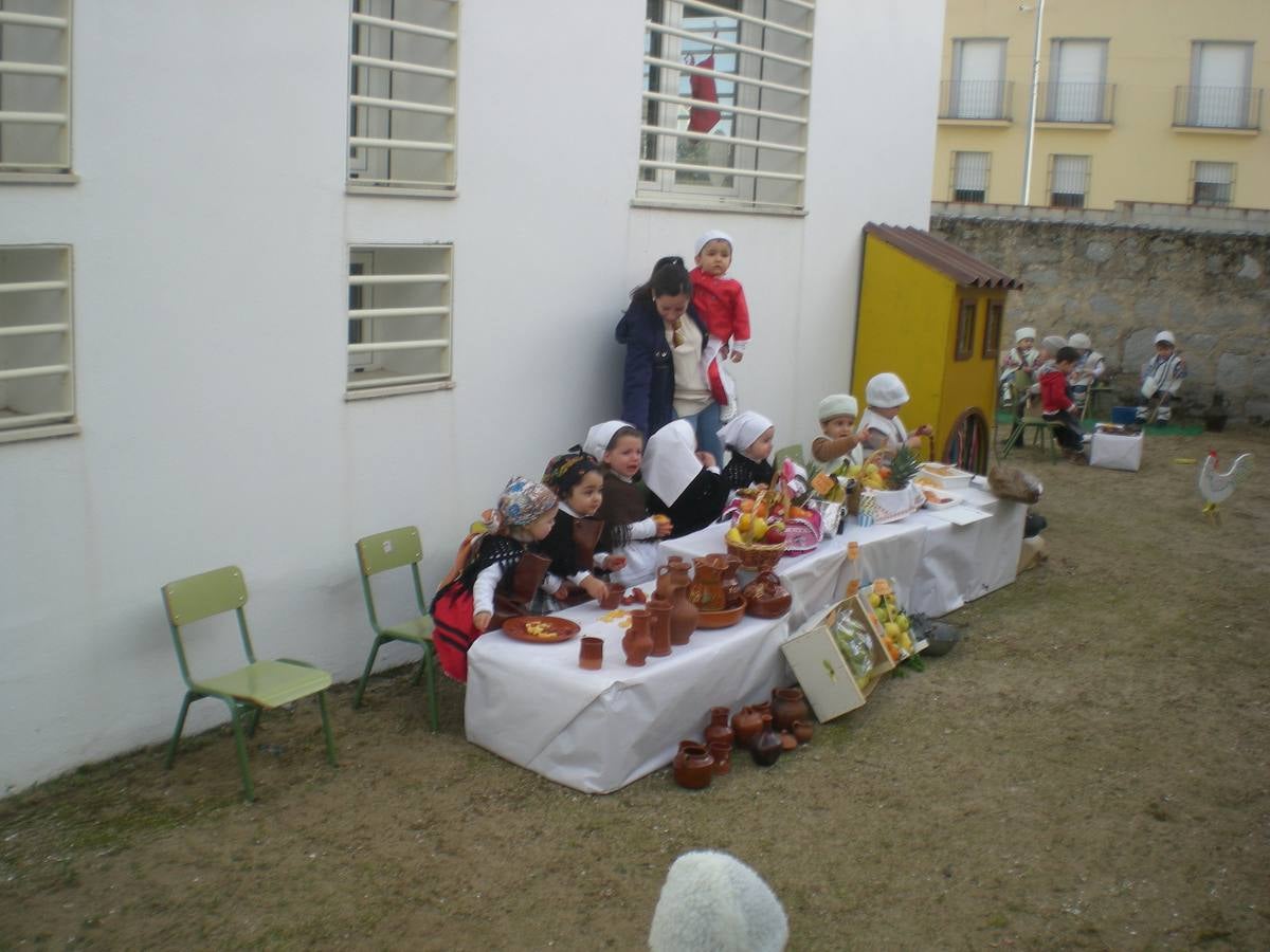 Los niños de la guardería municipal recrean su propio portal viviente