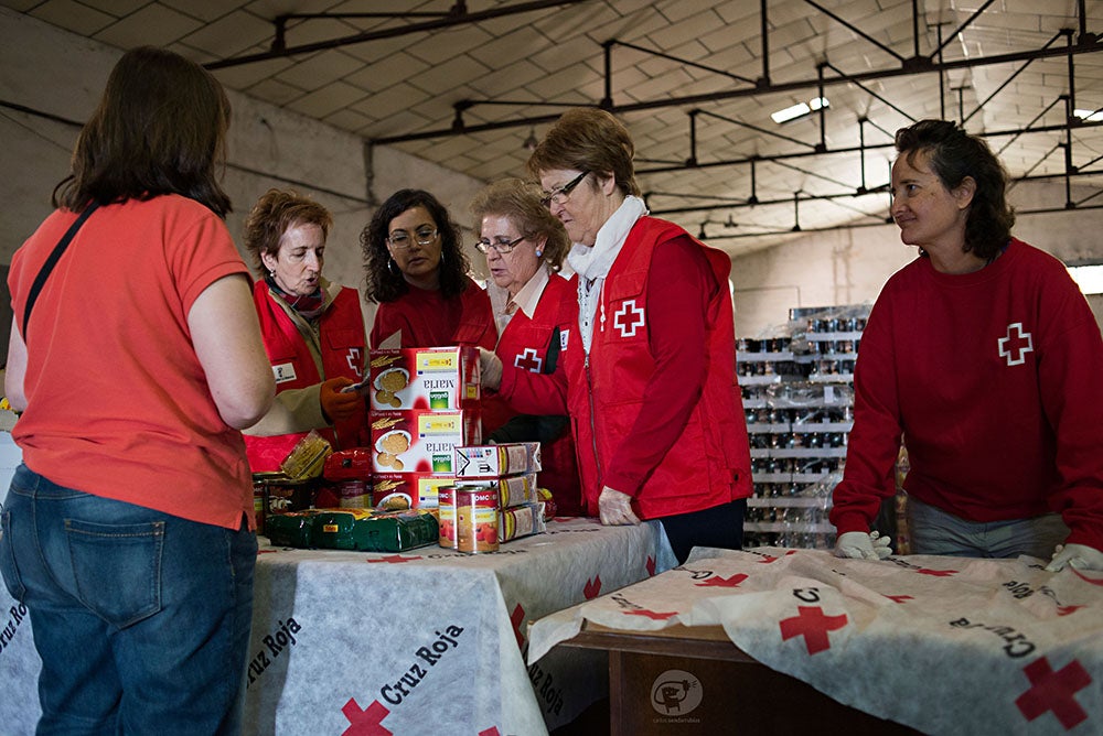 La Cooperativa San Isidro reparto 150 lotes de productos a familias de Villafranca en situación de necesidad