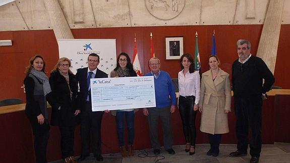 La cooperativa San Isidro y la Caixa van a repartir 150 lotes de productos entre las familias necesitadas