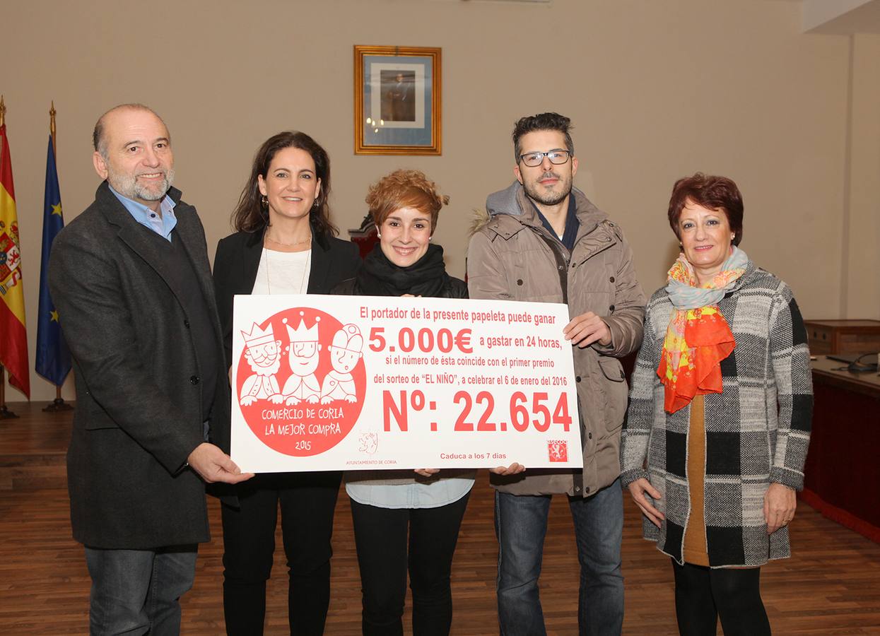 Entregado el cheque de 5.000 euros de la Campaña de Navidad