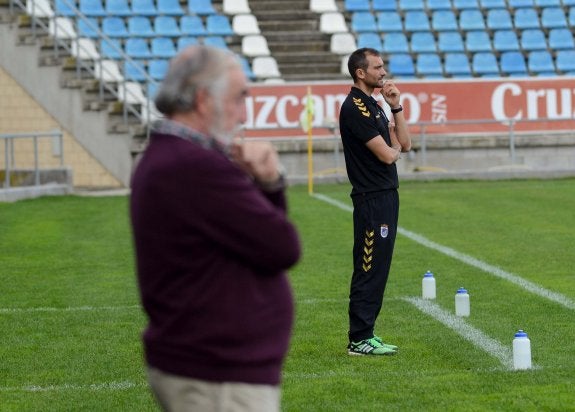 El derbi fulmina a Óscar de Paula