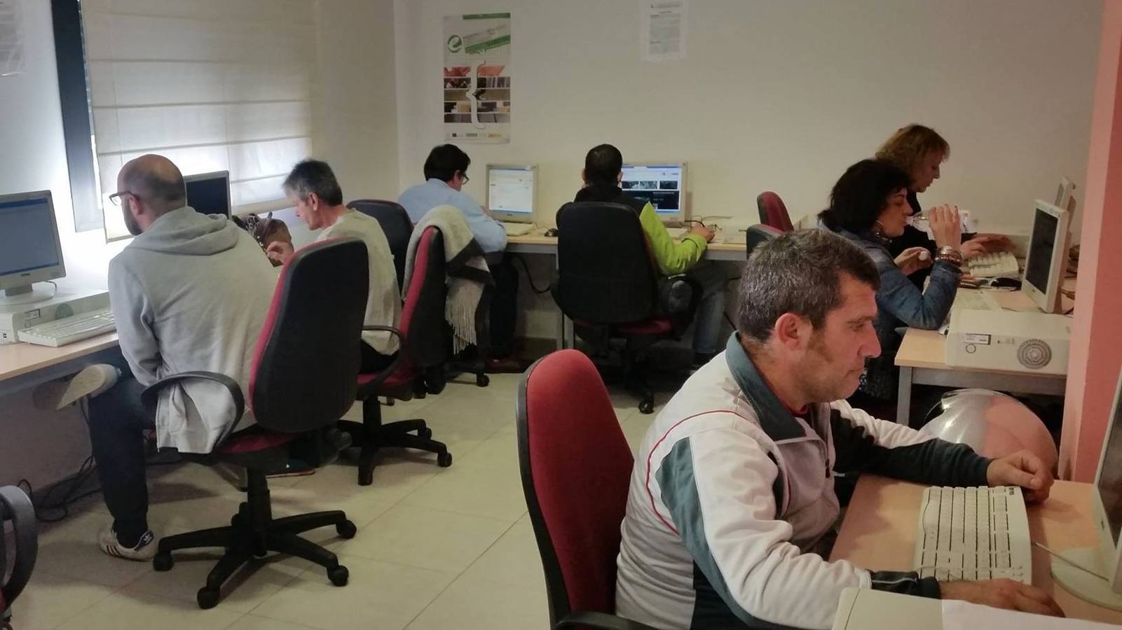 El Plan de Alfabetización Tecnológica de Extremadura desarrolla en alrededor de 70 localidades talleres formativos