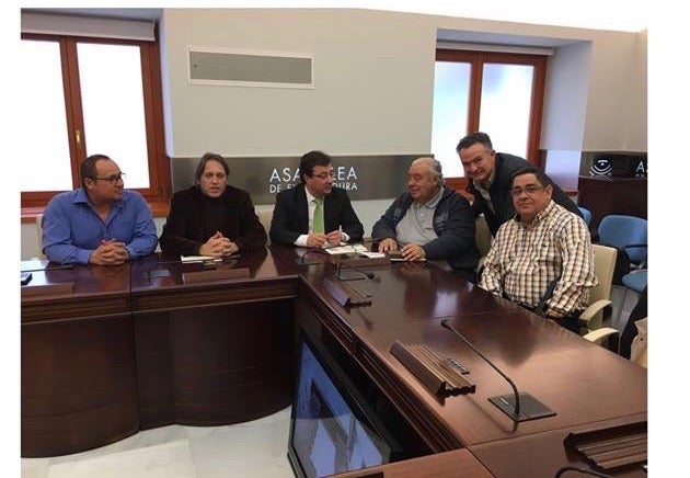 La CAVEX plantea a Vara la situación del colectivo vecinal extremeño