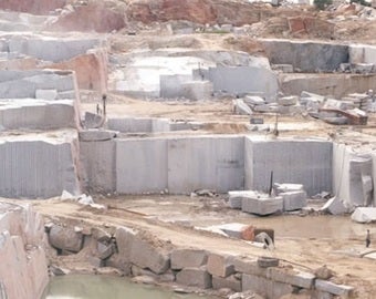 Extremadura Avante muestra su disposición para regenerar el sector del granito