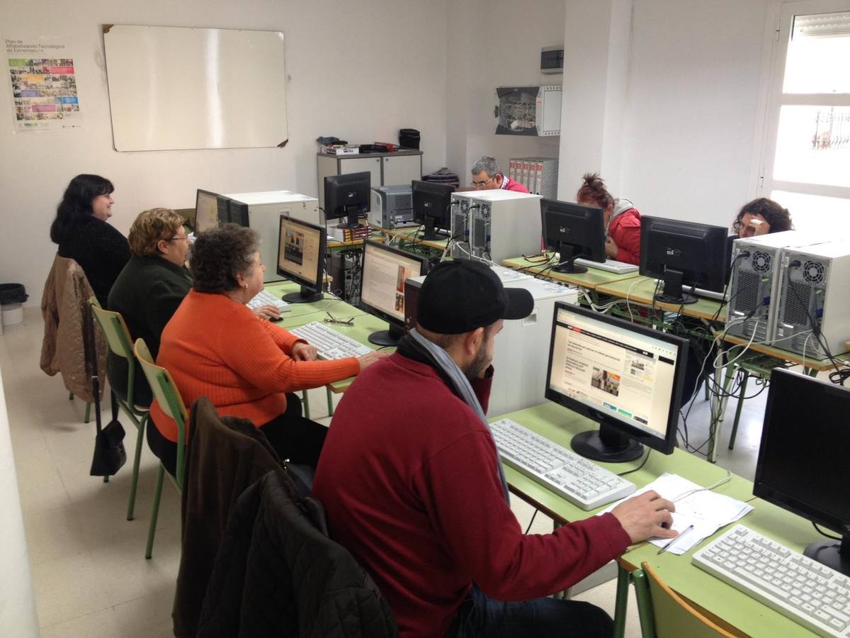 Talleres de currículum digital para mejorar el acceso al empleo de los extremeños