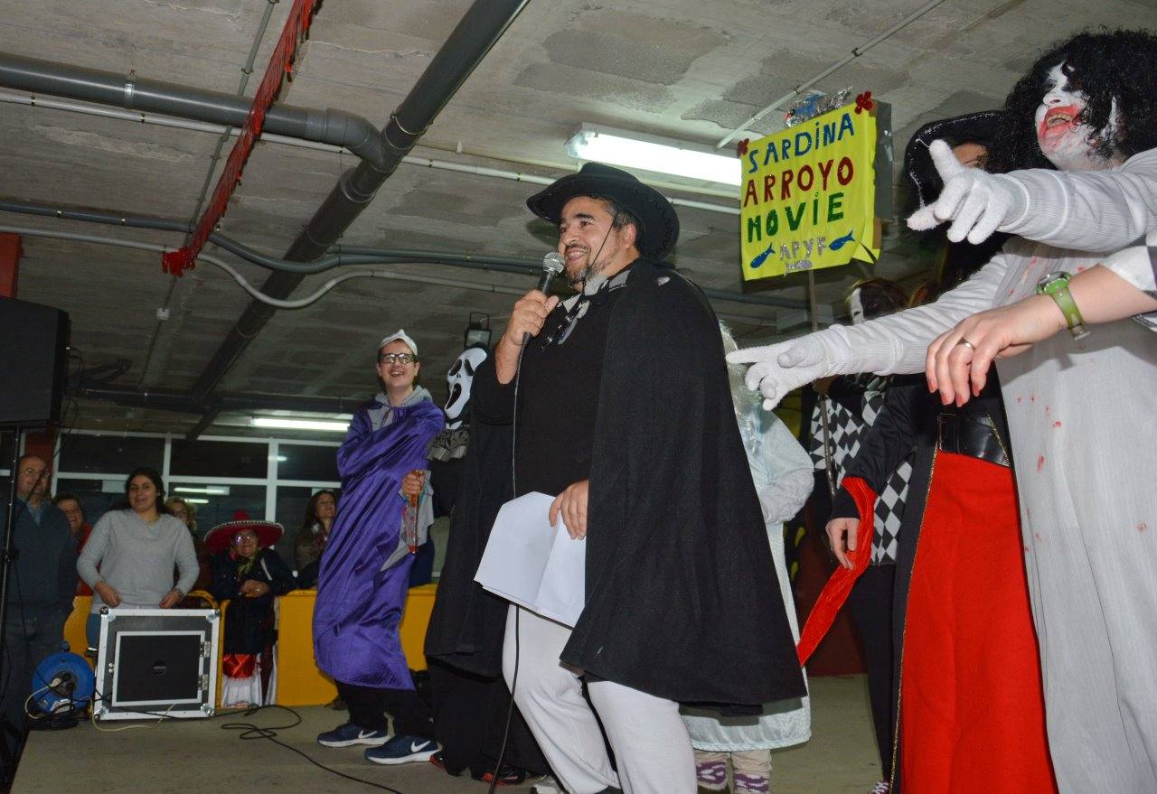 La comparsa ‘Sardinarroyo Movie’ hizo reír al público con su satírico pregón