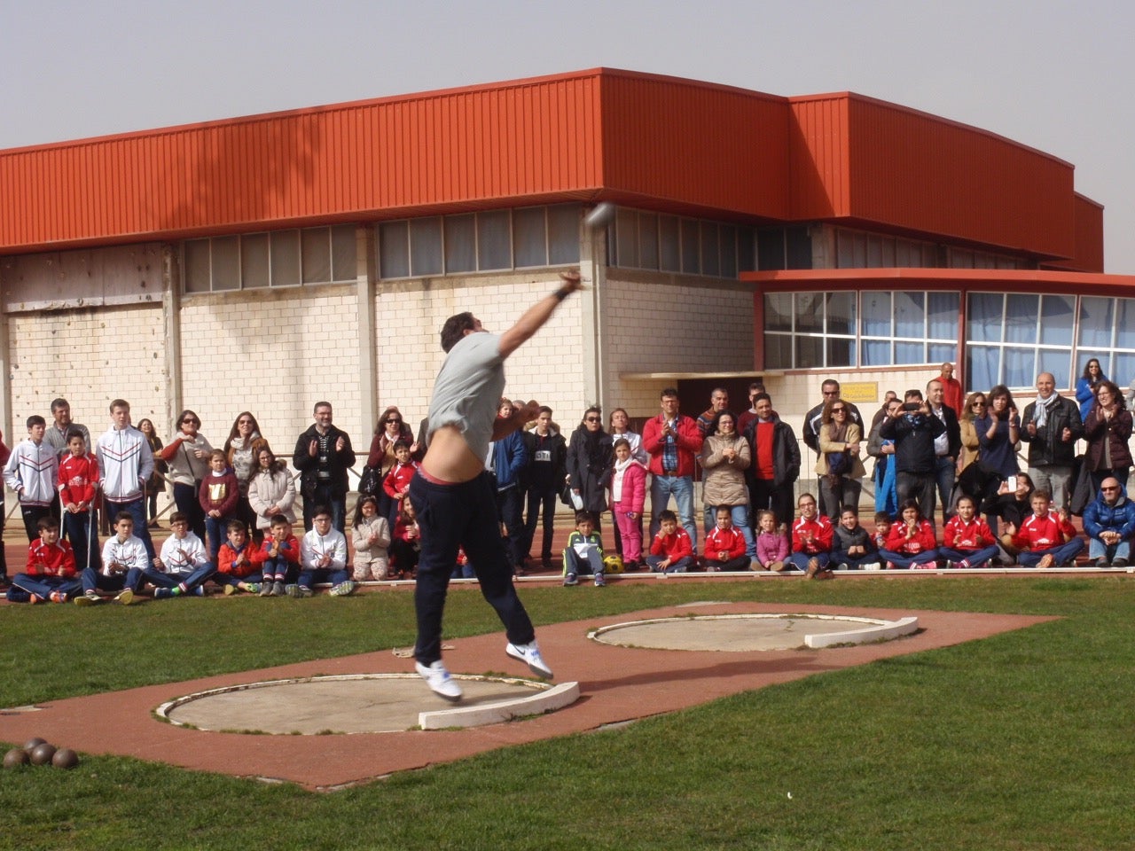 La presentación de la nueva temporada del Capex contó con un padrino de peso, el atleta Borja Vivas