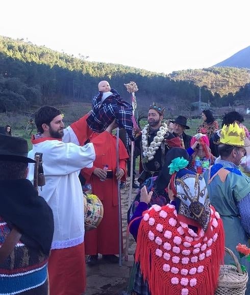 El tiempo permite celebrar el Carnaval Jurdano en Horcajo