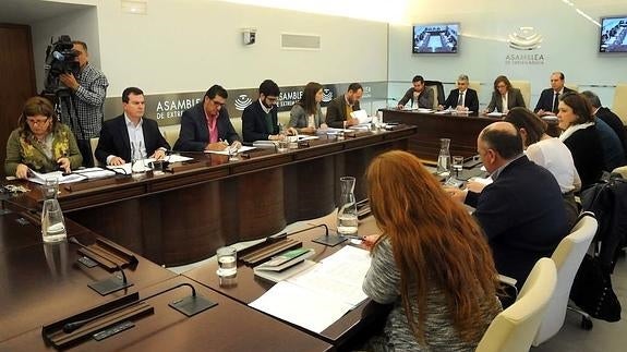 Monago y Vara no comparecerán ante la Comisión de Acorex tras el acuerdo de PP y PSOE