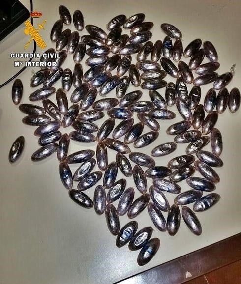 La Guardia Civil de Zafra detiene a un conductor con 121 bellotas de hachís