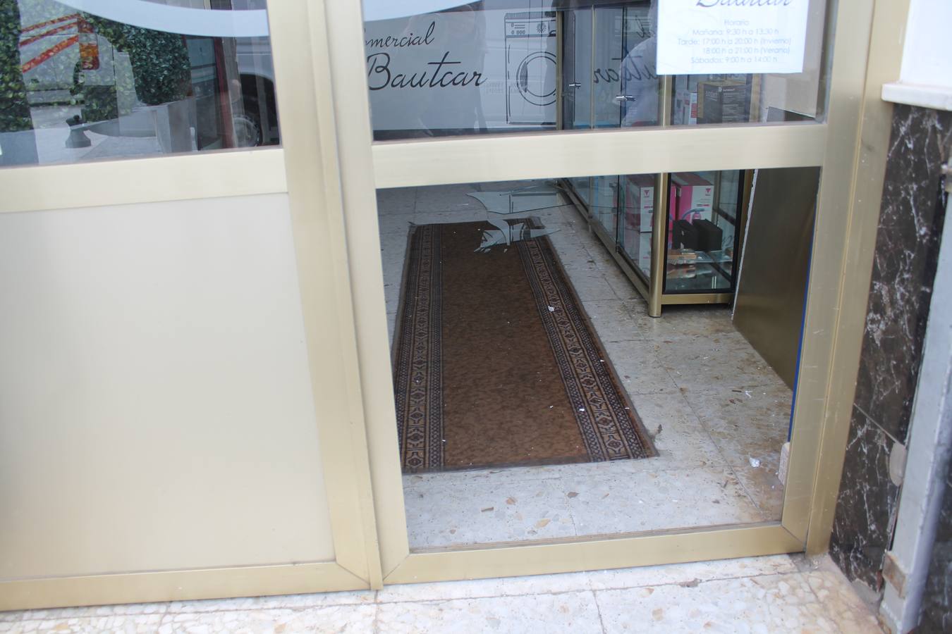 Roban en un local comercial de la localidad y se dan a la fuga