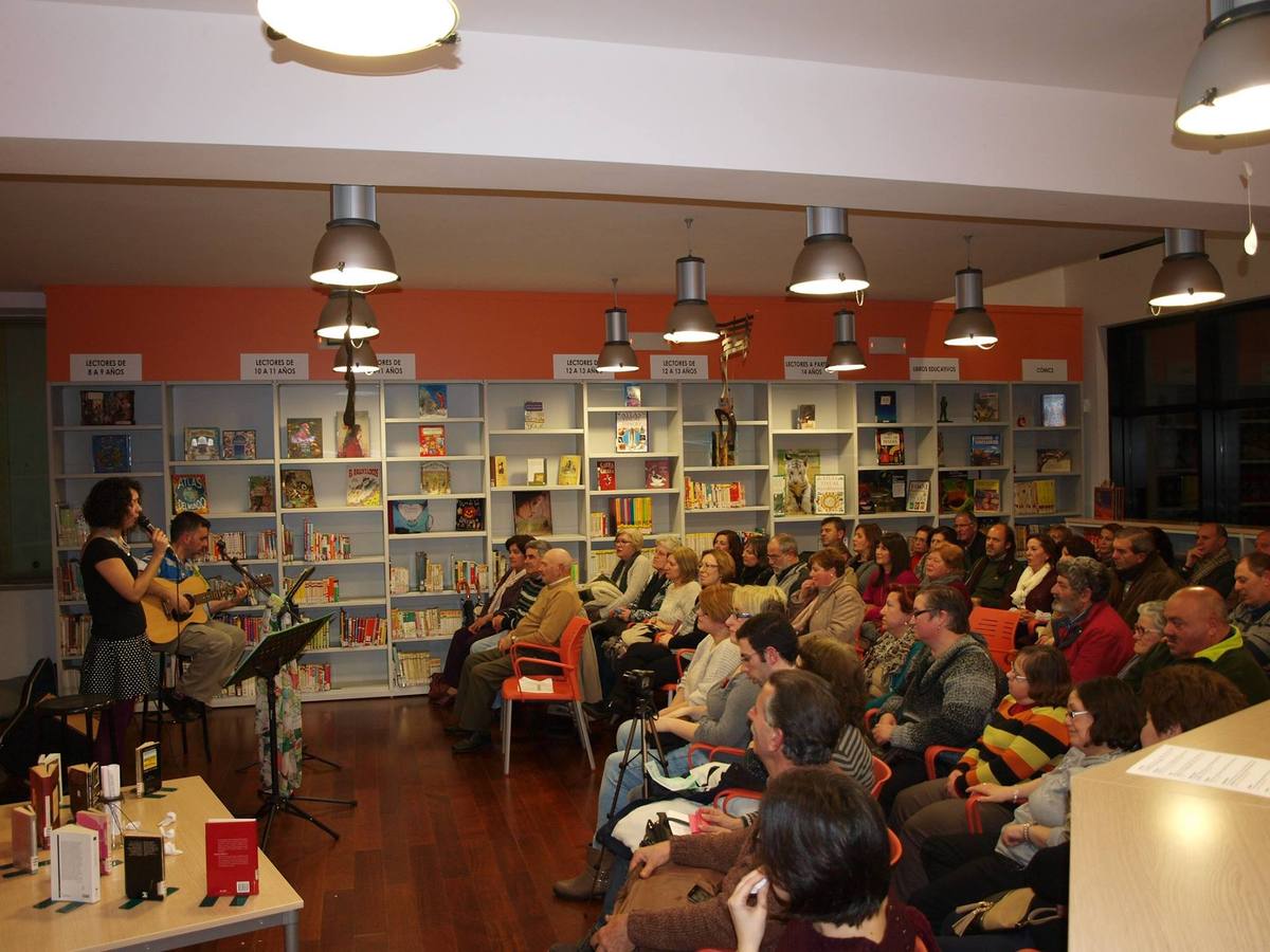 Gran concierto acústico y literario de Susana y Emilio en la biblioteca