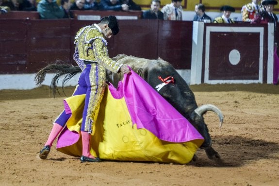 Alejandro Talavante tira de épica para abrir la puerta grande de Olivenza