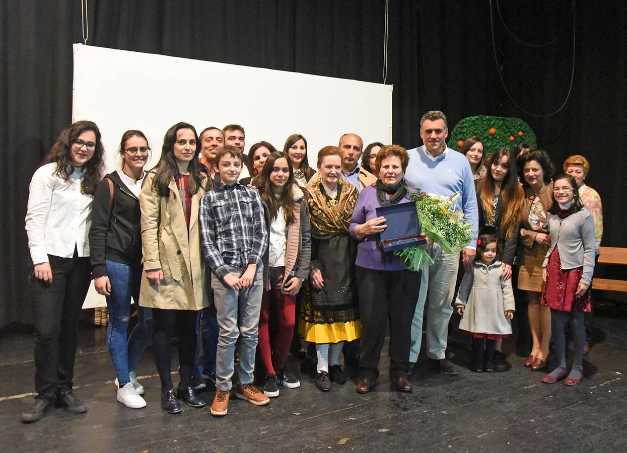 Ángela Ramajo Campa recibió un caluroso homenaje como modelo de mujer trabajadora