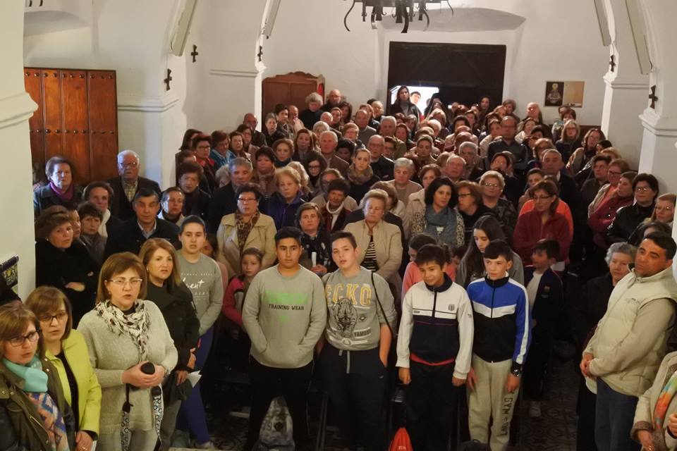 Vecinos de Entrerríos peregrinan a la ermita de Piedraescrita