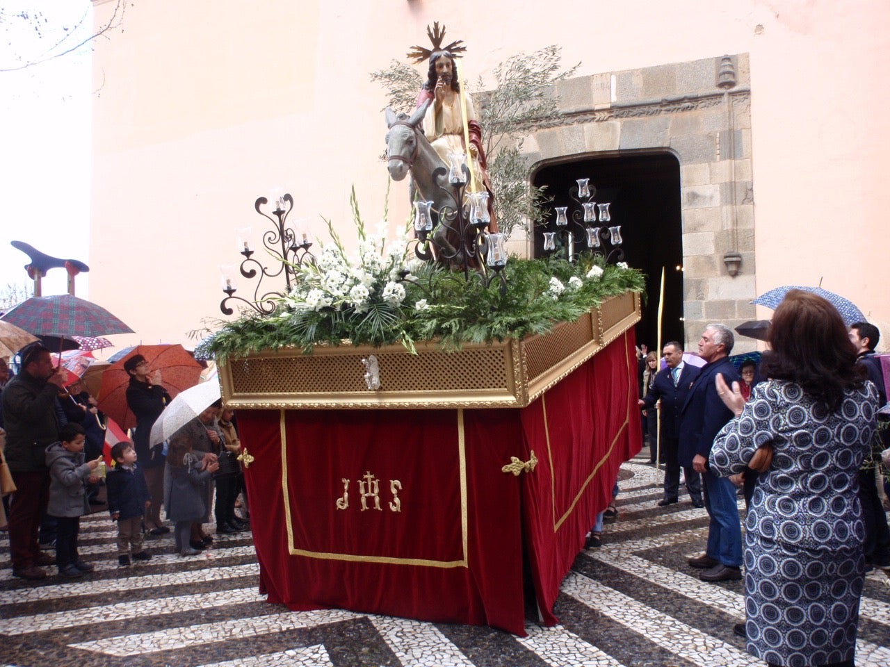 Finalmente pudo salir el paso de la "Entrada de Jesús en Jerusalén"