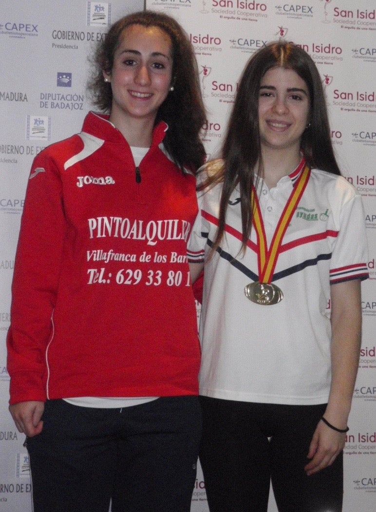 Isabel Guisado y Carolina Ortiz, exultantes tras sus éxitos en el Campeonato de España Junior
