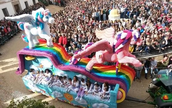 Campanario festeja su romería de color y devoción