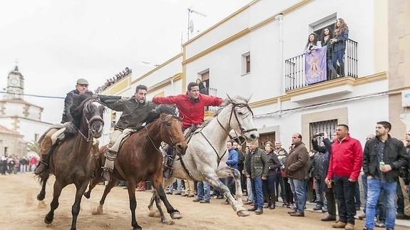 Arroyo de la Luz vibra un año más con sus carreras de caballos