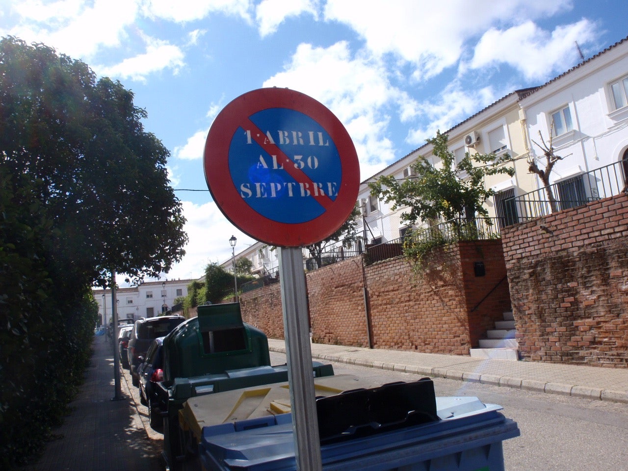 La policía local recuerda que a partir del 1 de abril se producirá el cambio de estacionamiento semestral
