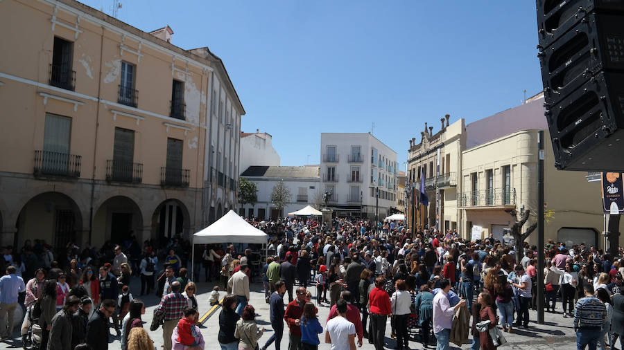 Ambientazo en Villanueva durante la fiesta de la tortilla