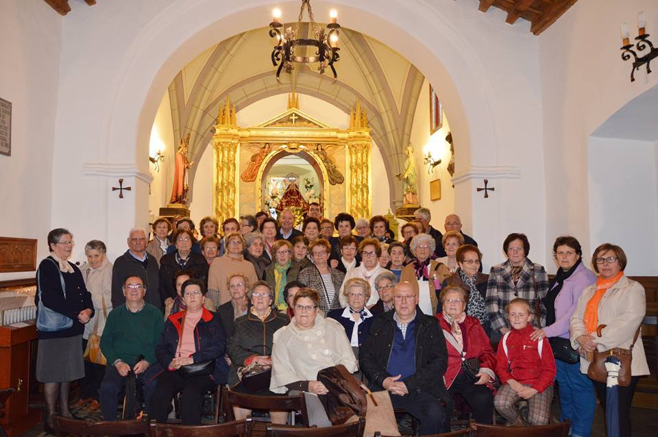 El párroco de La Haba y Magacela oficia la misa del mes en la ermita de Piedraescrita