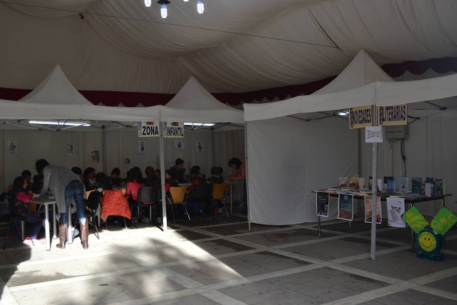 Los niños protagonizan la apertura de la IX Feria del Libro