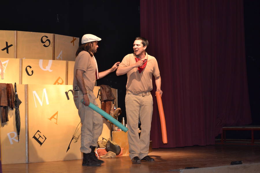 TAPTC? TEATRO presentó a los espectadores su ingenioso "El Rastro del Quijote"