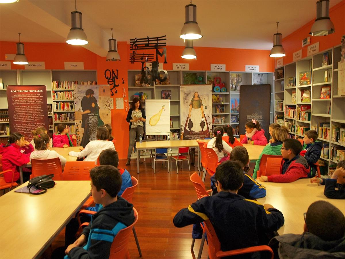 La biblioteca celebra y rinde homenaje a la lectura en el Día Mundial del Libro