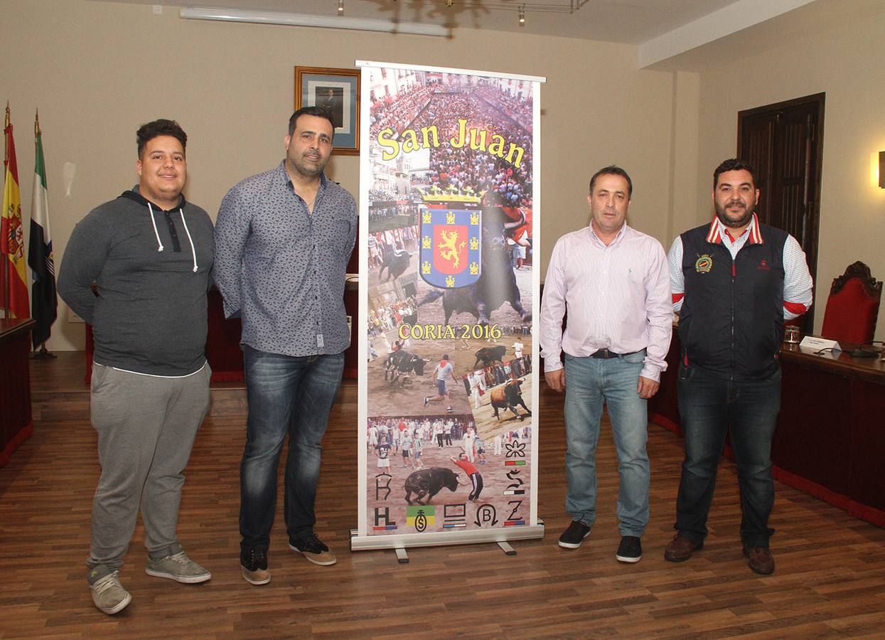 Los toros de San Juan 'sacan' los colegios electorales del casco antiguo de Coria