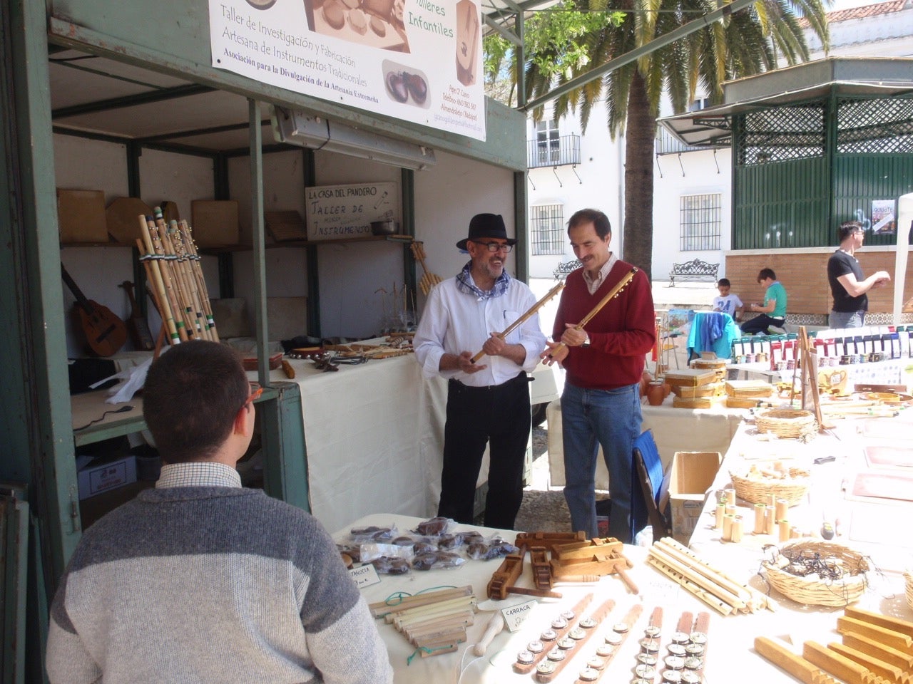 El Mercado Artesanal abre sus puertas hoy mañana, tarde y noche en la Feria del Libro y de Artesanía