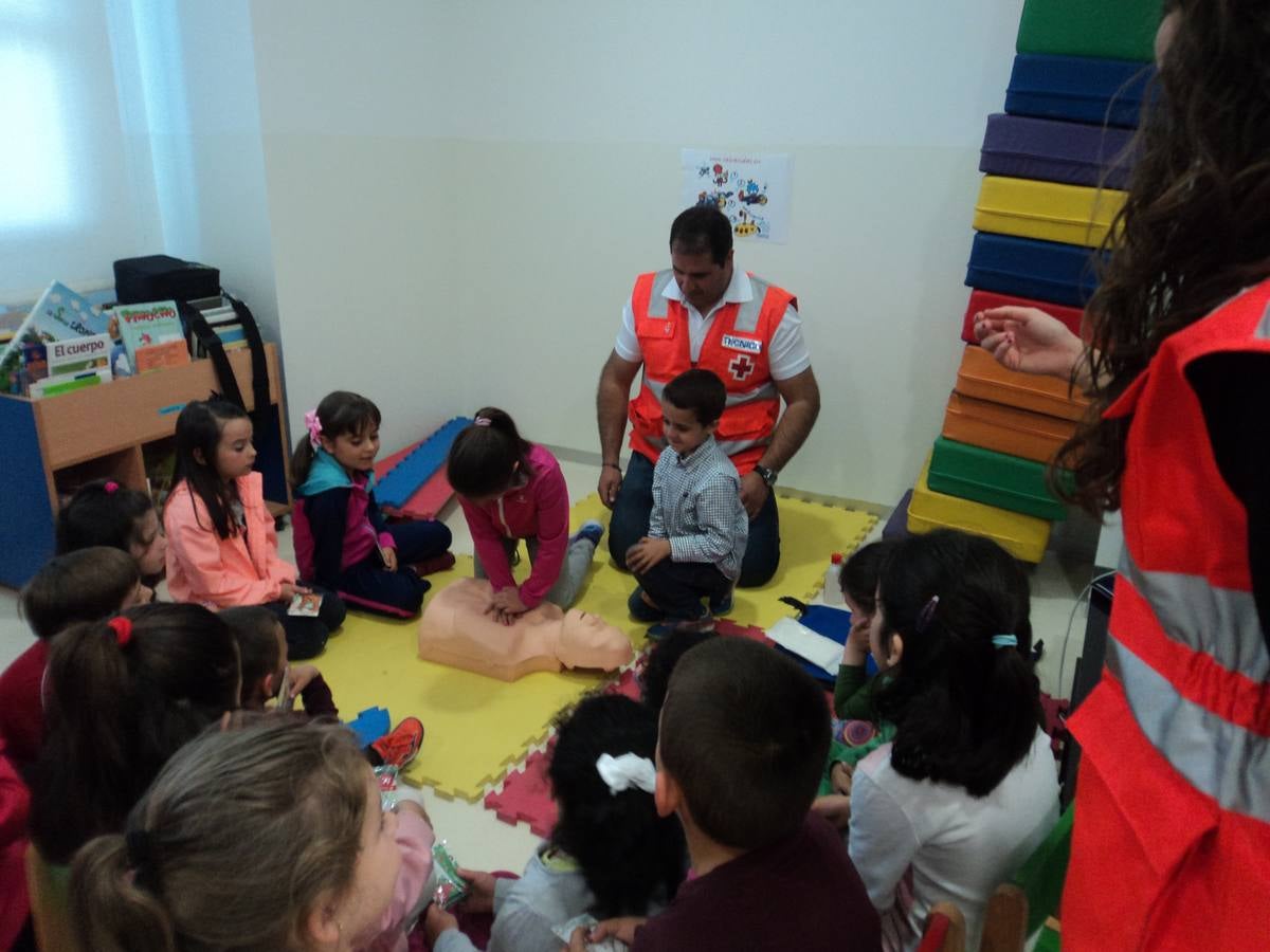 Los niños de la localidad aprenden a cómo actuar en caso de emergencia