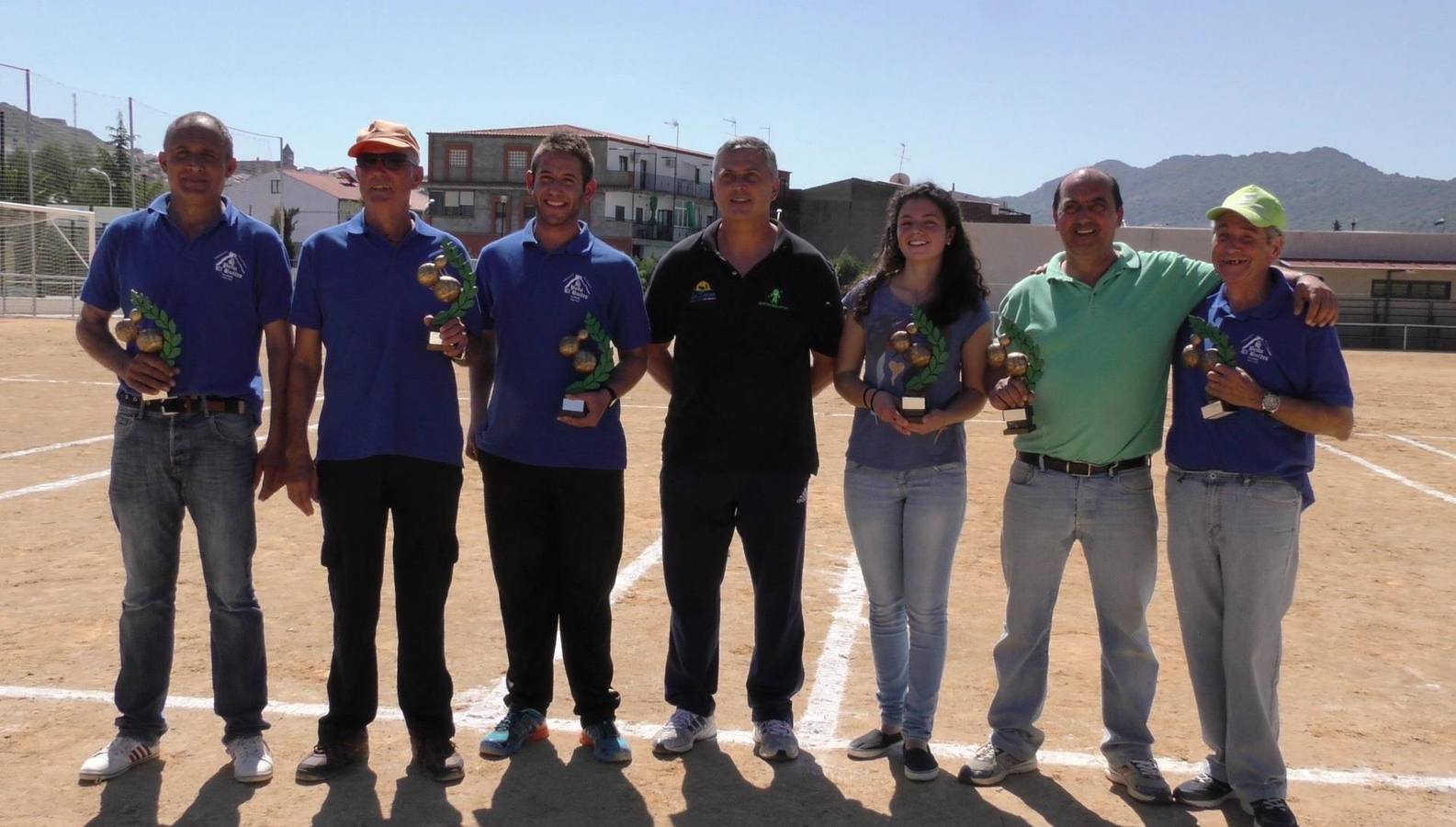 José González y su sobrina, Melinda González, se proclaman campeones del torneo de petanca